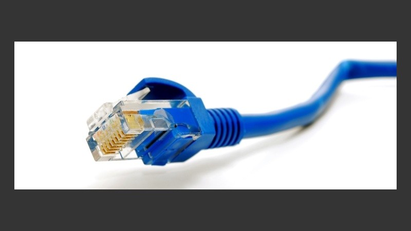 Los horarios de atención son: de lunes a viernes de 9 a 12 h y de 18 a 20 h.