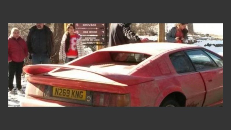 Uno de los autos deportivos con patentes provocadoras. 