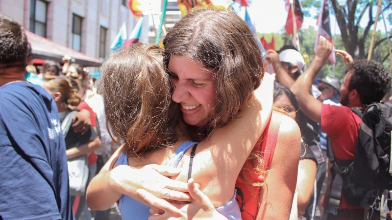 La sentencia se leyó a las 12.30. Luego, siguieron los abrazos.