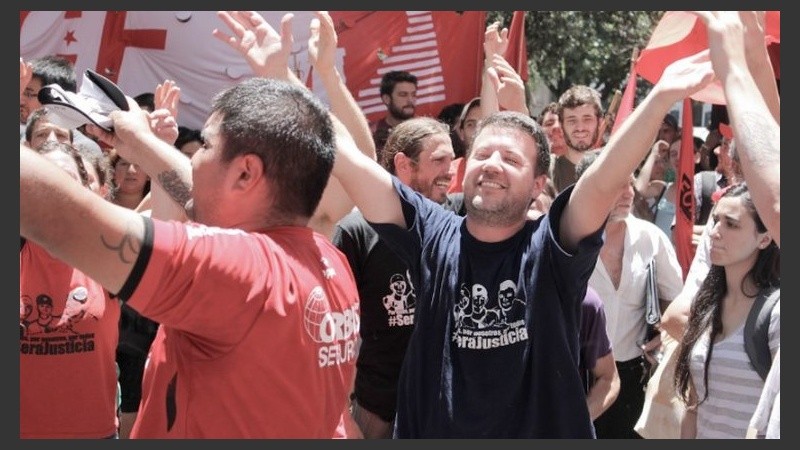 Amigos, familiares y militantes celebraron el fallo en Tribunales.