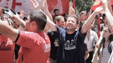 Amigos, familiares y militantes celebraron el fallo en Tribunales.
