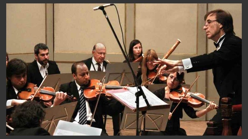 La Orquesta de Cámara Municipal, dirigida por el maestro Fernando Ciraolo, se presentará este viernes, en el marco del 12º Encuentro.