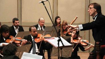 La Orquesta de Cámara Municipal, dirigida por el maestro Fernando Ciraolo, se presentará este viernes, en el marco del 12º Encuentro.