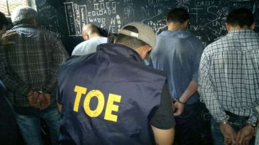 Los cinco detenidos quedaron a disposición de la Justicia.