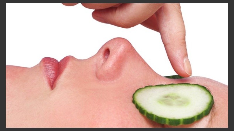 La deshidratación genera retención de líquidos e hinchazón.