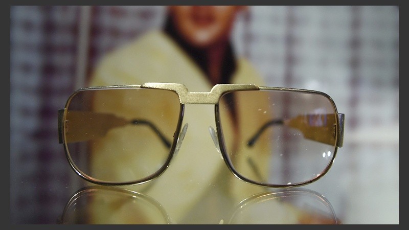 Bonitos lentes. Las clásicas gafas de Elvis se pueden ver en la exposición. 