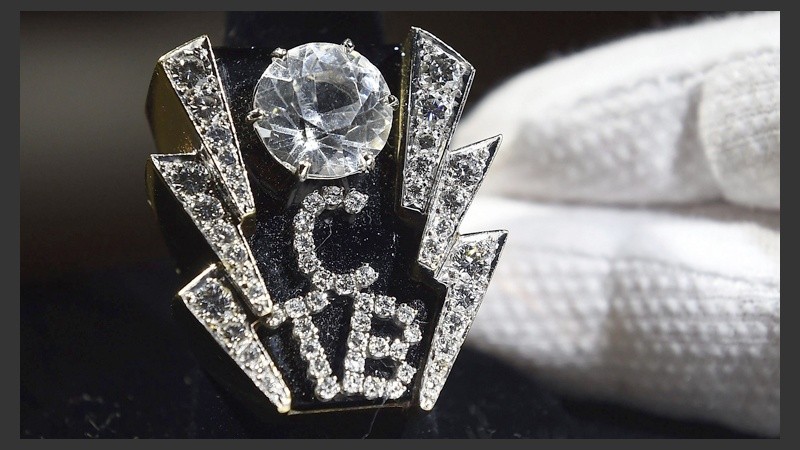 El anillo de Elvis Presley TBC (Taking Care of Business).