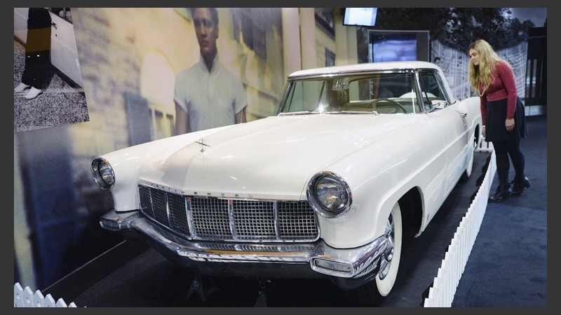 Una máquina. El Lincoln Continental que tenía el músico. 