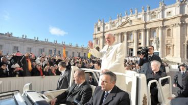 Francisco en el Papamóvil este miércoles en su recorrida tras cumplir 78 años.
