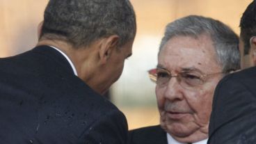 Obama y Castro se encontraron el año pasado durante el velatorio de Nelson Mandela.