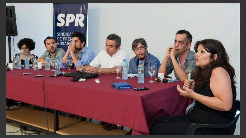 El panel de debate con periodistas de Rosario, Buenos Aires, Mendoza, Salta y Córdoba. 
