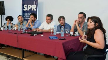 El panel de debate con periodistas de Rosario, Buenos Aires, Mendoza, Salta y Córdoba.