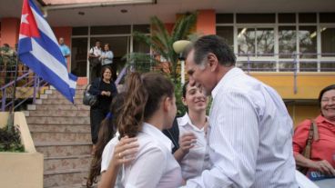 René González, primero en ser liberado del "grupo de los cinco", celebra en La Habana.