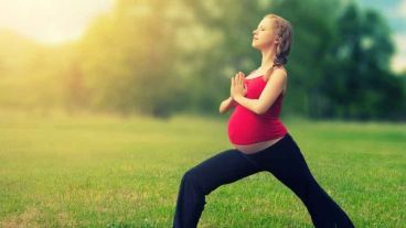 Hay menor ganancia de peso en la mujer embarazada que hace actividad física que la que no realiza.