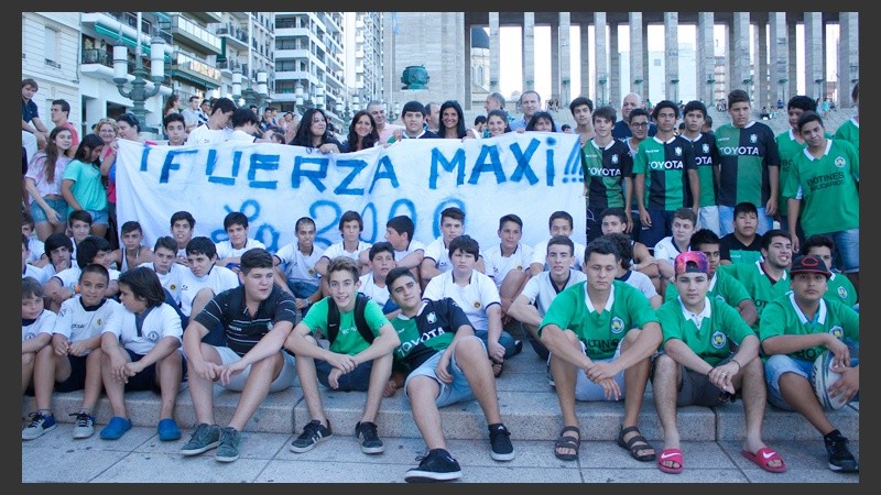 El evento fue impulsado por los clubes de rugby de Rosario en apoyo a Lisandro Zeno y Maxi Delfino.
