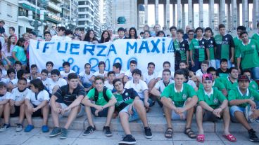 El evento fue impulsado por los clubes de rugby de Rosario en apoyo a Lisandro Zeno y Maxi Delfino.