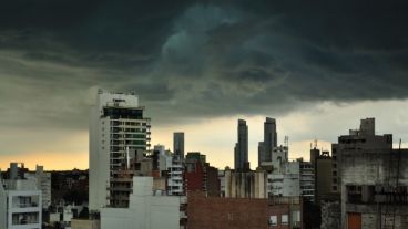 Viento y lluvia sobre Rosario.