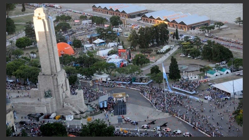 En el Monumento habrá un show para todos los rosarinos. 