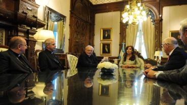 Cristina recibió a los obispos en su despacho.