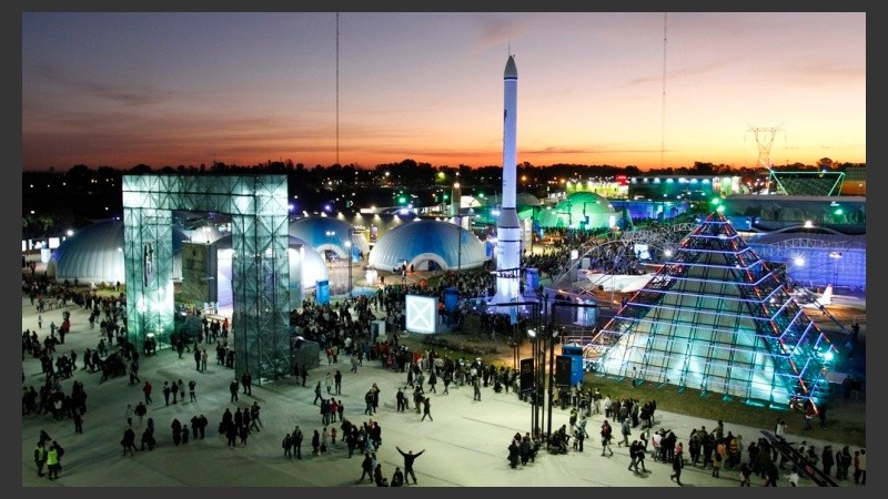 La cancha de polvo de ladrillo se armará en Tecnópolis. 