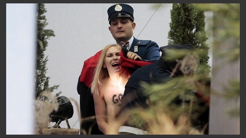 La joven terminó en manos de la Gendarmería vaticana.