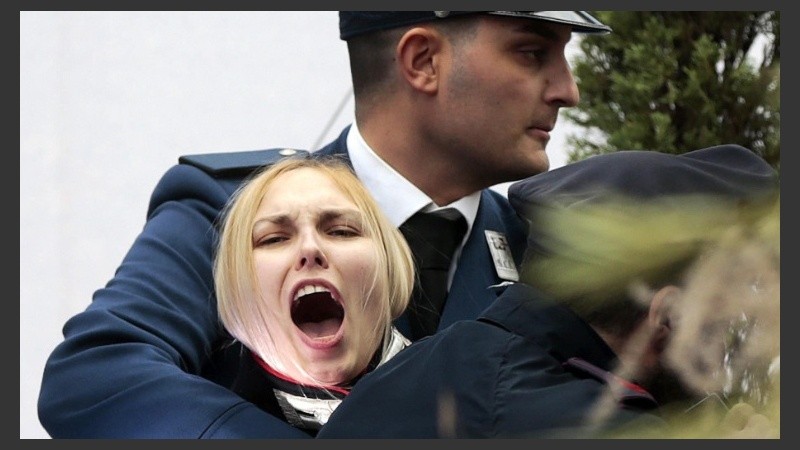 La joven terminó en manos de la Gendarmería vaticana.