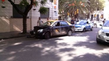 Postales del choque en la esquina céntrica de Rosario.