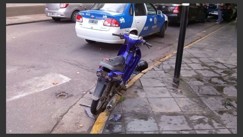 Postales del choque en la esquina céntrica de Rosario. 