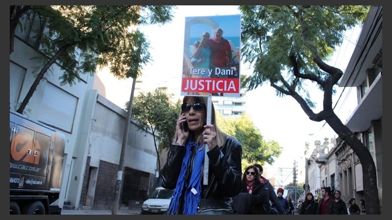 Postales del emotivo acto en calle Salta 2141.