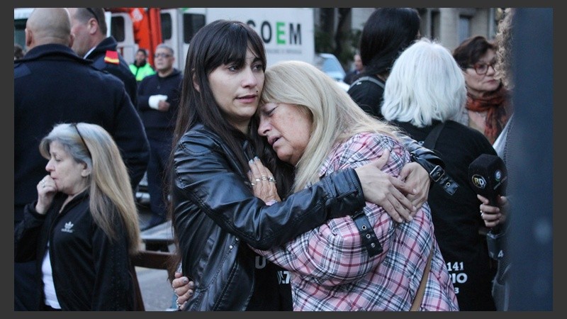 Postales del emotivo acto en calle Salta 2141.