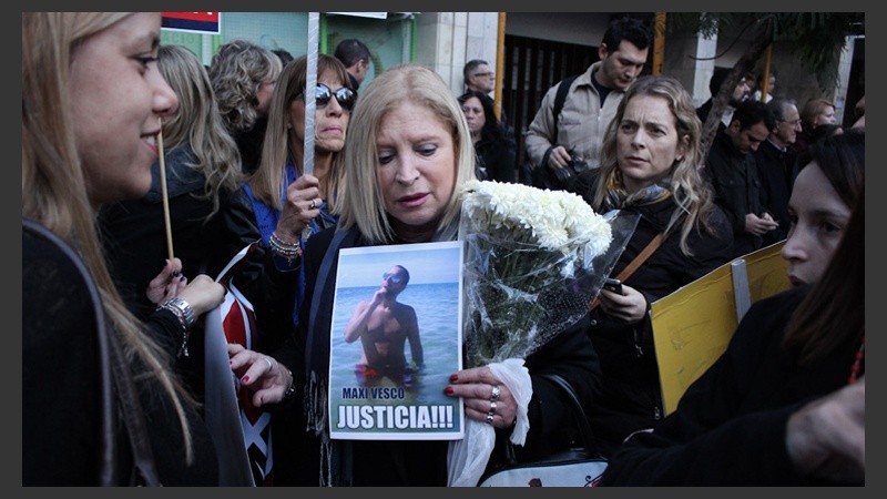 Postales del emotivo acto en calle Salta 2141.