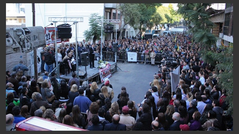 Postales del emotivo acto en calle Salta 2141.