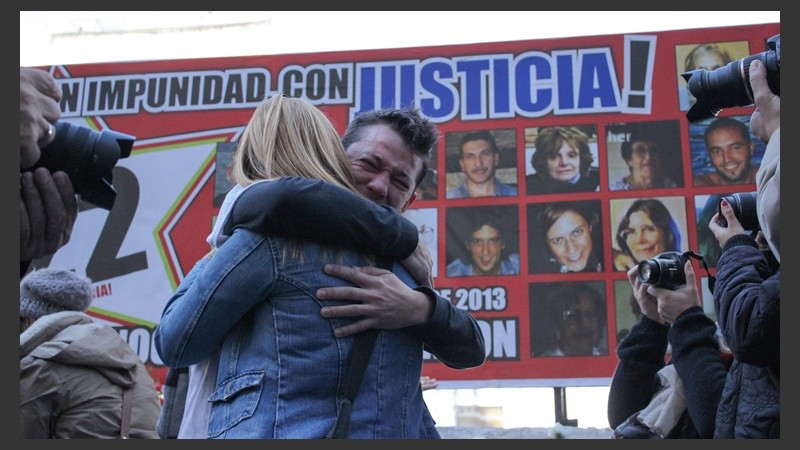 Postales del emotivo acto en calle Salta 2141.