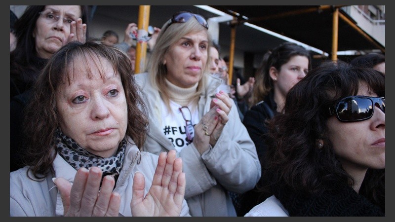 Postales del emotivo acto en calle Salta 2141.