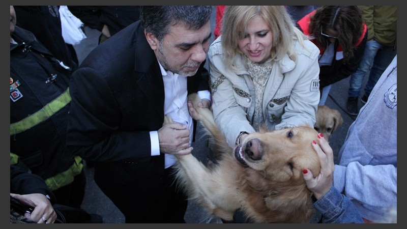 Postales del emotivo acto en calle Salta 2141.