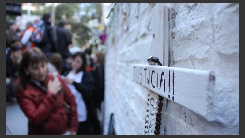 Postales del emotivo acto en calle Salta 2141.