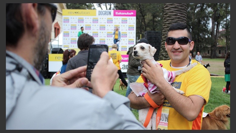 Carrera de perros en el Parque Independencia.