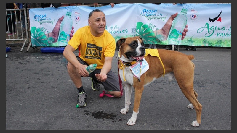 Carrera de perros en el Parque Independencia.