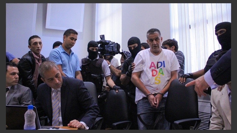 Postales durante el primer día del juicio en Tribunales. 