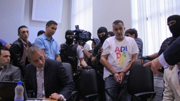 Postales durante el primer día del juicio en Tribunales.