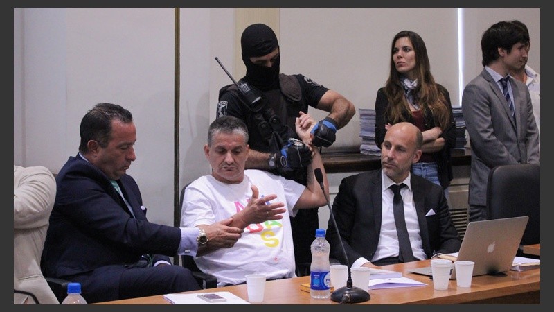 Postales durante el primer día del juicio en Tribunales. 