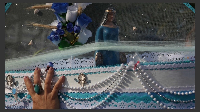 Como cada fin de año, la imagen es venerada por fieles desde las calles de Río hasta las playas de Copacabana.