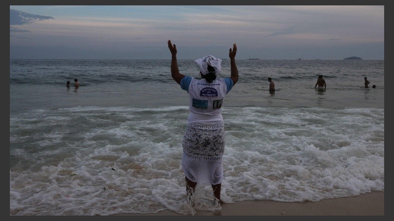 Los fieles piden prosperidad y buena salud para el año que viene.