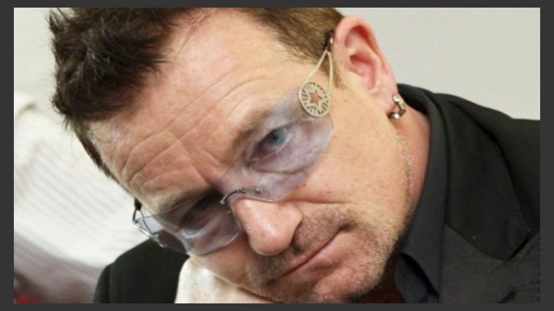 Bono se fracturó el codo en seis lugares y le tuvieron que colocar placas de titanio.