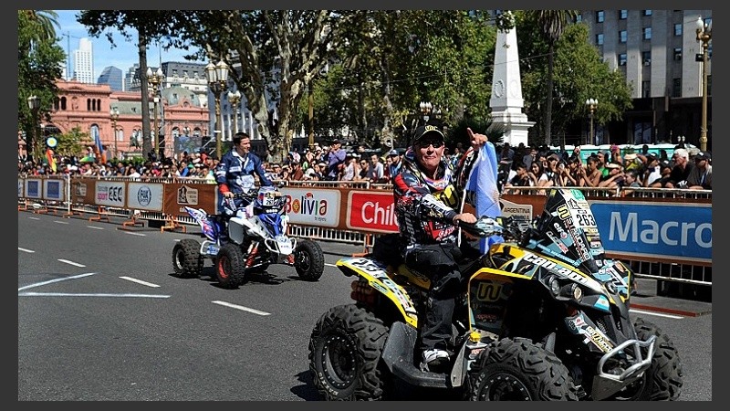 Los cuatriciclos desfilaron por la Plaza de Mayo.