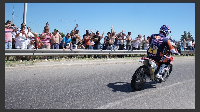 El español Marc Coma, campeón del Dakar en 2014, fue el primer competidor en llegar a la ciudad.