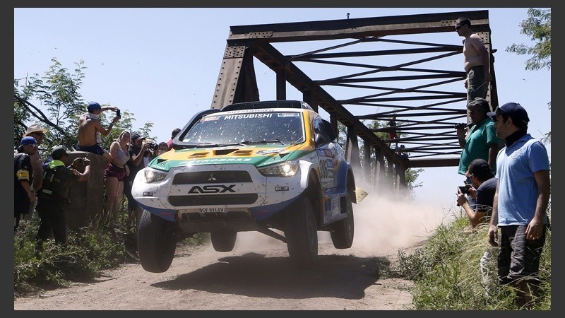 El piloto portugués Carlos Sousa compite en su Haval. 