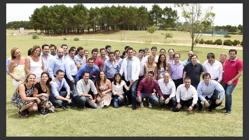 Massa lideró el encuentro con dirigentes en Pinamar. 