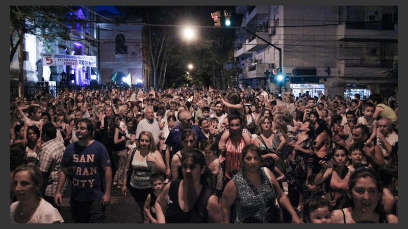 Mucha gente se acercó a Salta y Presidente Roca este lunes por la noche.