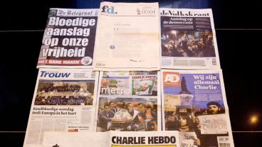 Los diarios holandeses colocan en portada el ataque contra la sede del semanario satírico francés.
